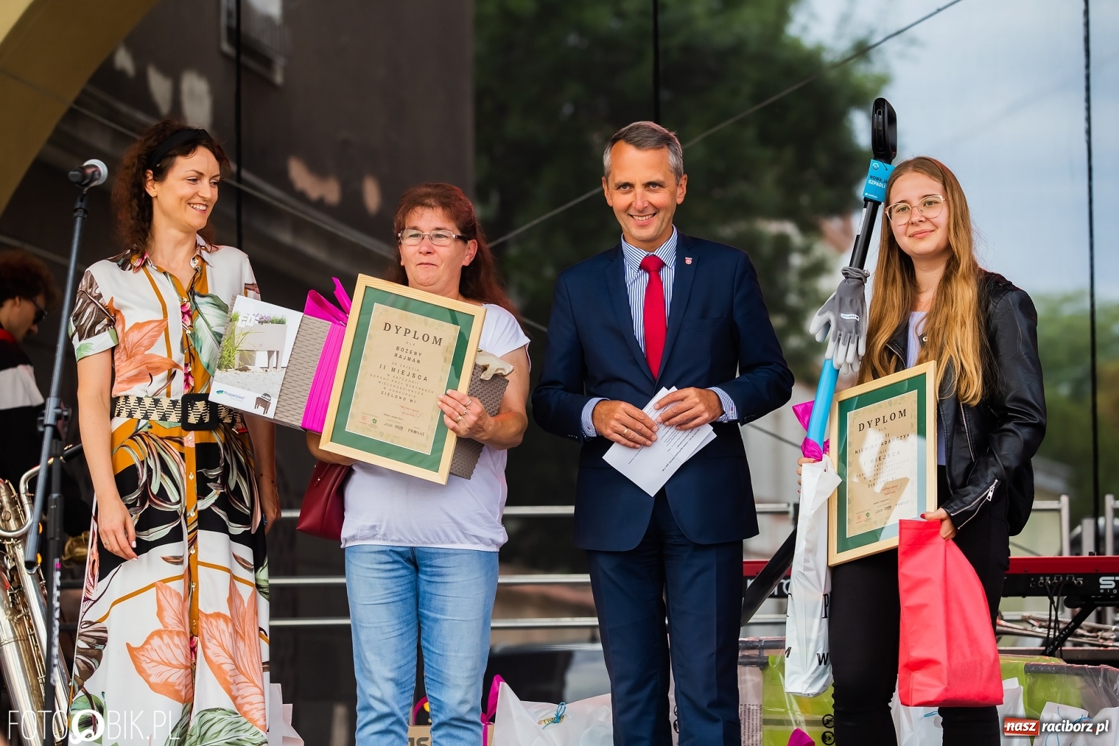 Zdjęcie w galerii na portalu naszraciborz.pl: Zielono mi. Na Rynku wręczono nagrody i wyróżnienia wiadomości z regionu