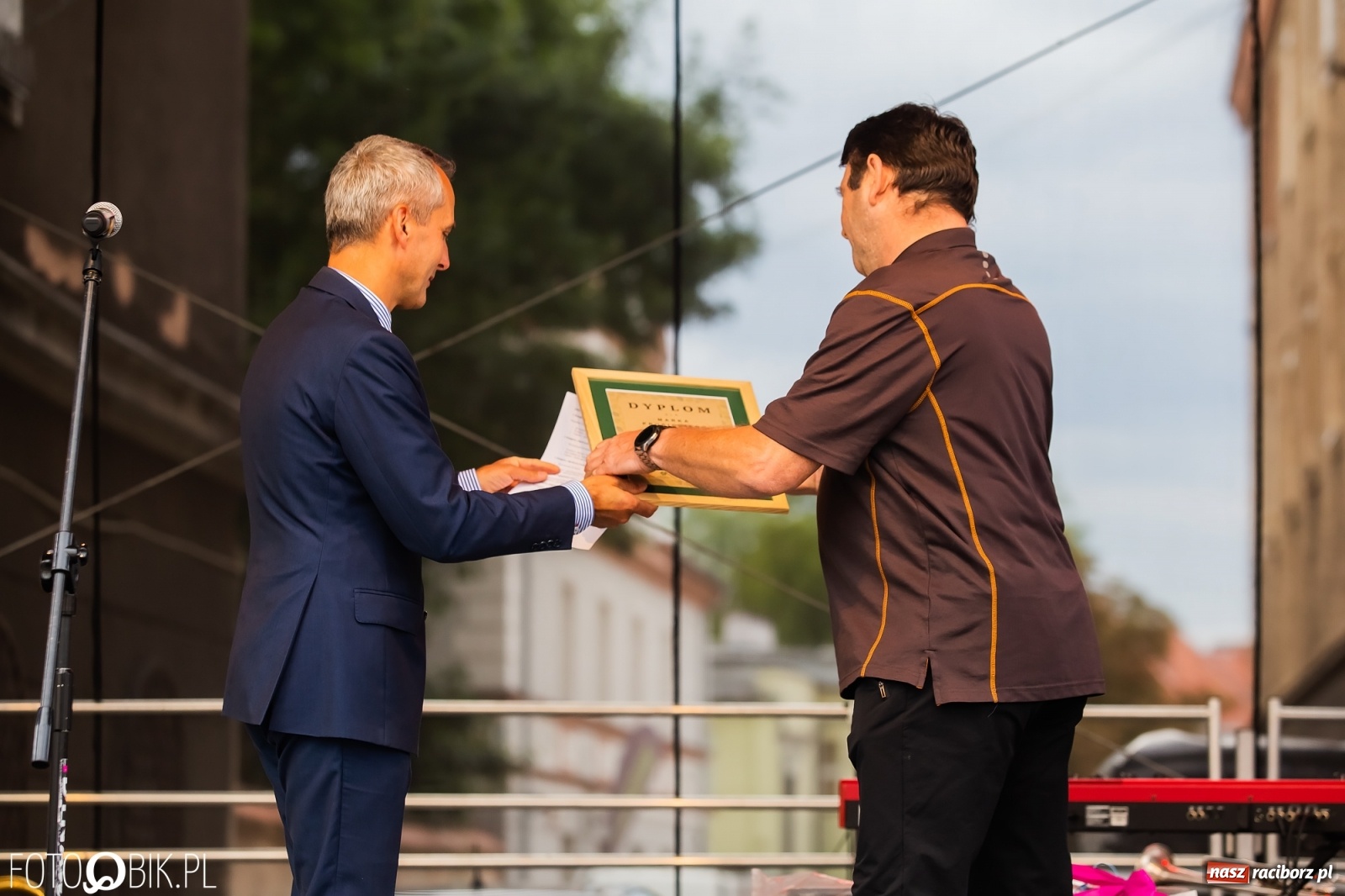 Zdjęcie w galerii na portalu naszraciborz.pl: Zielono mi. Na Rynku wręczono nagrody i wyróżnienia wiadomości z regionu