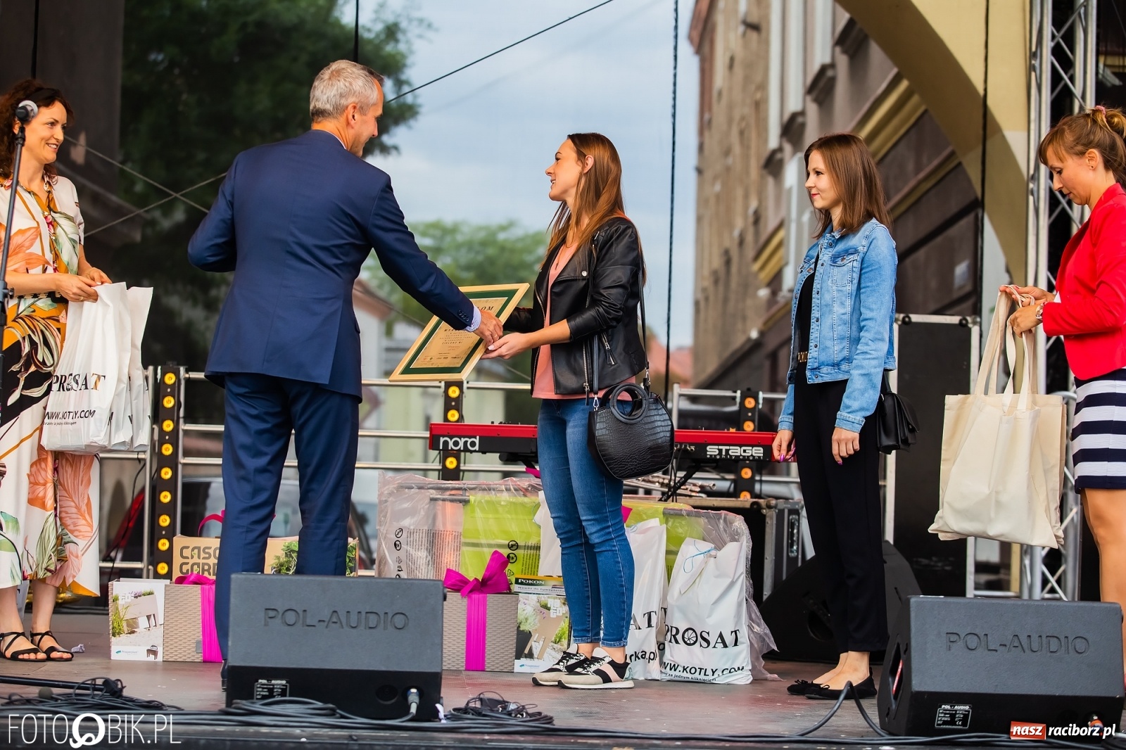Zdjęcie w galerii na portalu naszraciborz.pl: Zielono mi. Na Rynku wręczono nagrody i wyróżnienia wiadomości z regionu