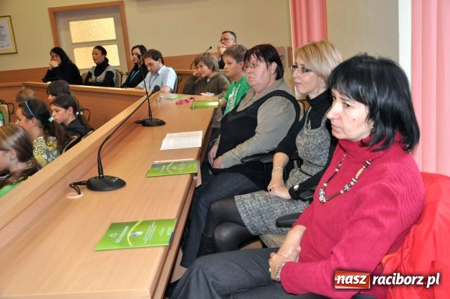 Zdjęcie w galerii na portalu naszraciborz.pl: O ekologii uczniom i paniom wiadomości z regionu