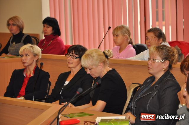 Zdjęcie w galerii na portalu naszraciborz.pl: O ekologii uczniom i paniom wiadomości z regionu