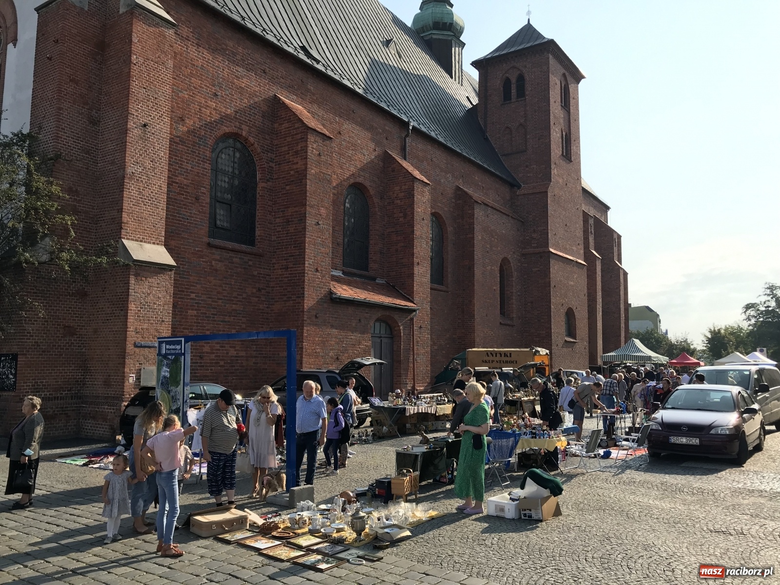 Zdjęcie w galerii na portalu naszraciborz.pl: II Raciborski Targ Staroci pękał w szwach wiadomości z regionu