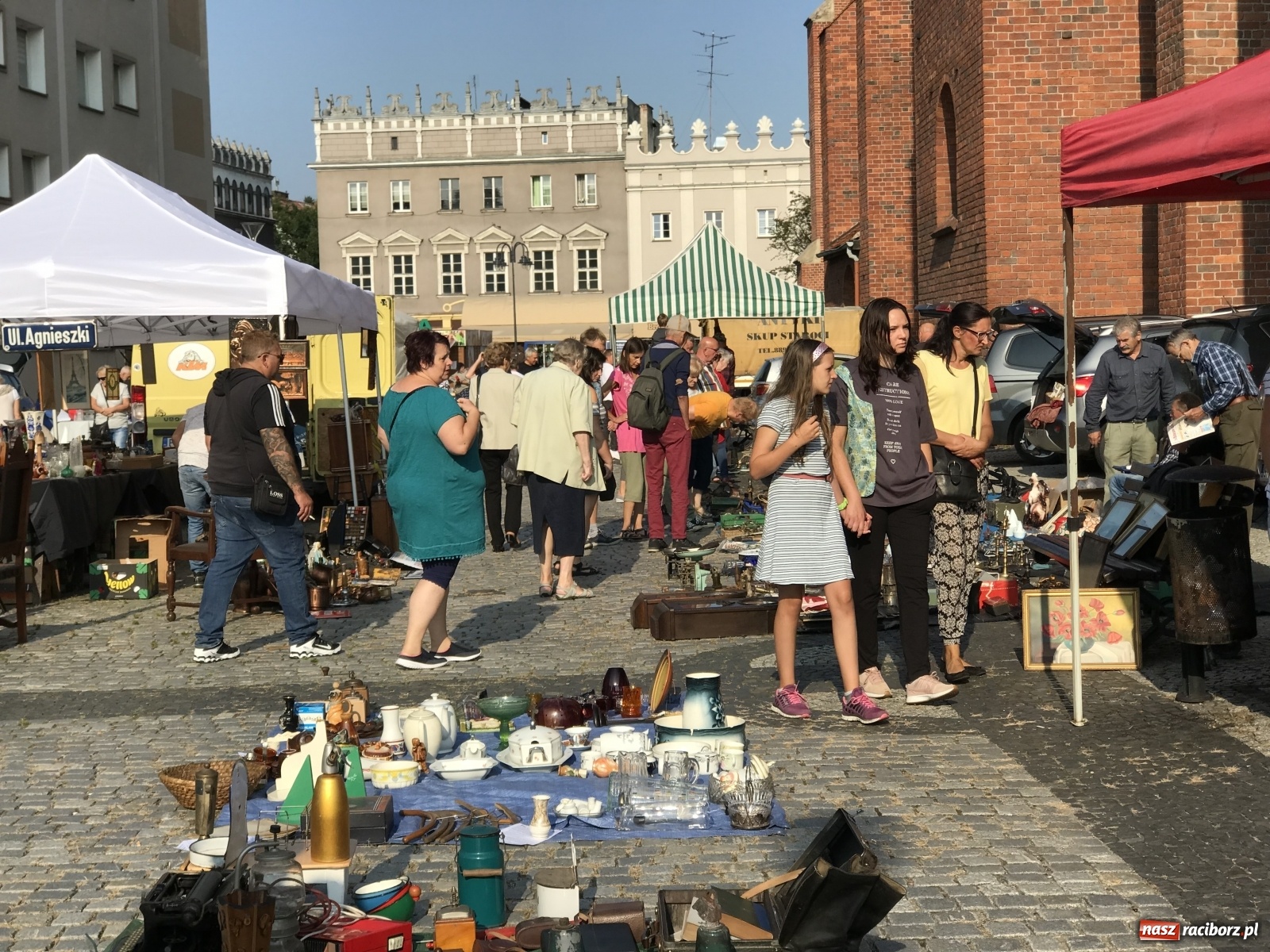 Zdjęcie w galerii na portalu naszraciborz.pl: II Raciborski Targ Staroci pękał w szwach wiadomości z regionu