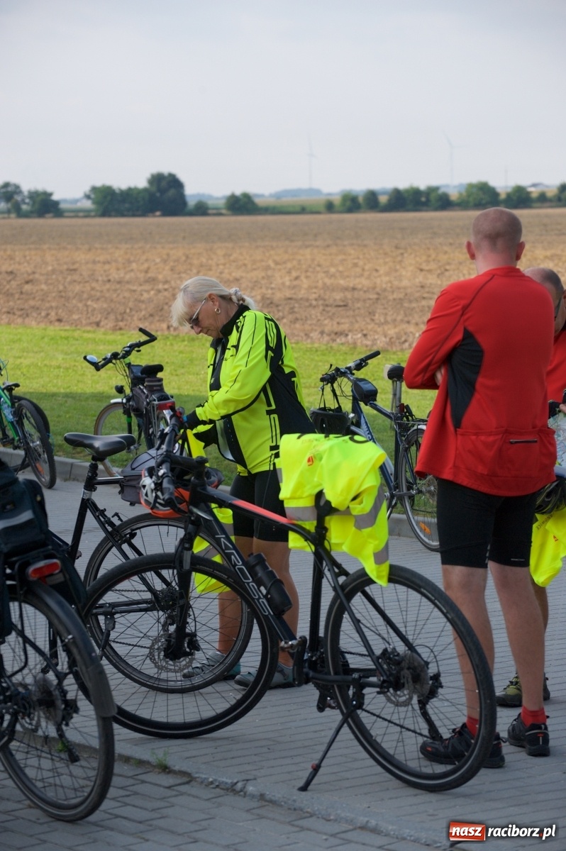 Zdjęcie w galerii na portalu naszraciborz.pl: Blisko stu rowerzystów na trasie rajdu po gm. Krzyżanowice wiadomości z regionu