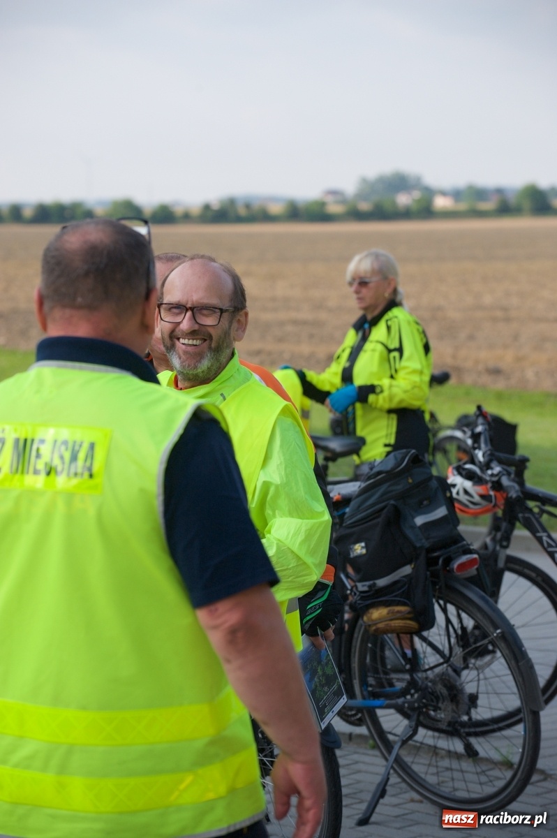 Zdjęcie w galerii na portalu naszraciborz.pl: Blisko stu rowerzystów na trasie rajdu po gm. Krzyżanowice wiadomości z regionu