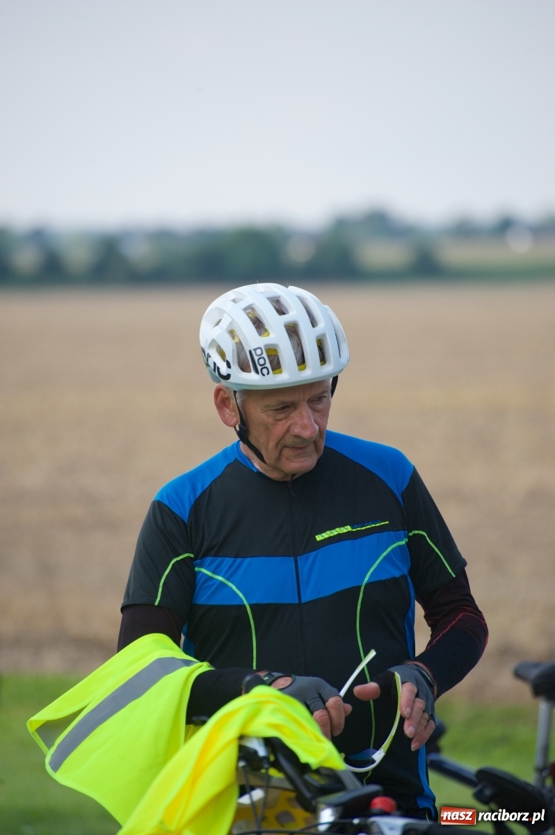 Zdjęcie w galerii na portalu naszraciborz.pl: Blisko stu rowerzystów na trasie rajdu po gm. Krzyżanowice wiadomości z regionu