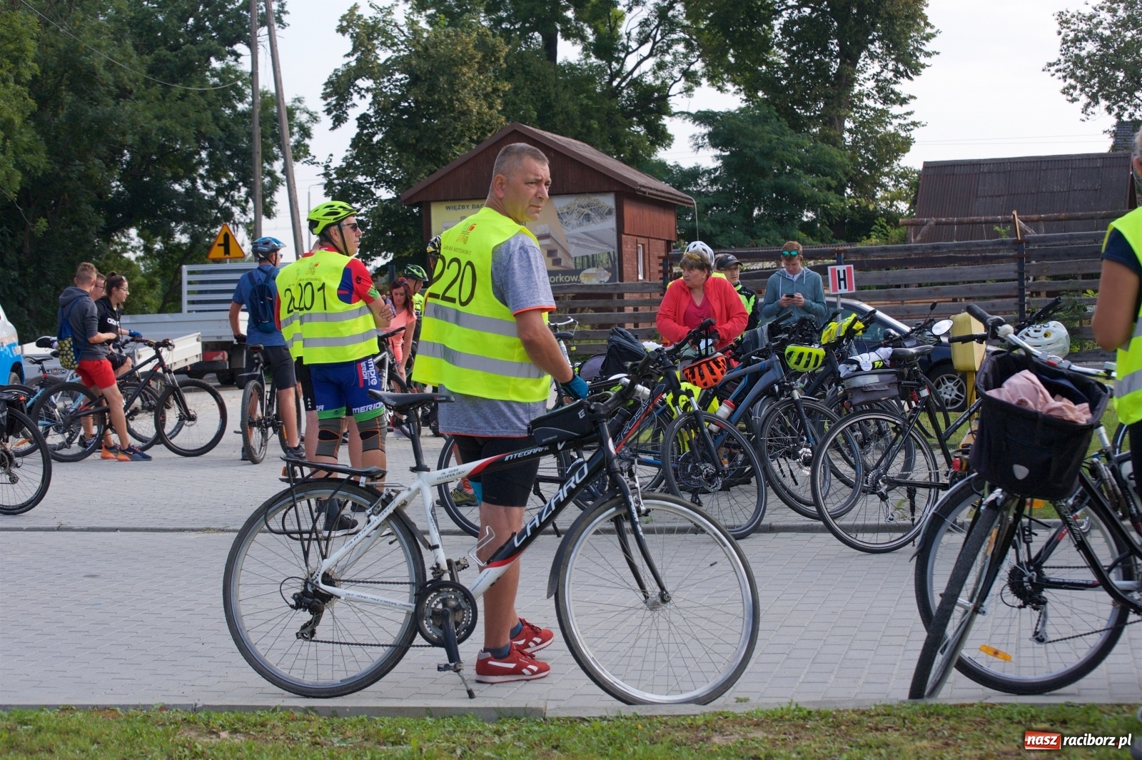 Zdjęcie w galerii na portalu naszraciborz.pl: Blisko stu rowerzystów na trasie rajdu po gm. Krzyżanowice wiadomości z regionu