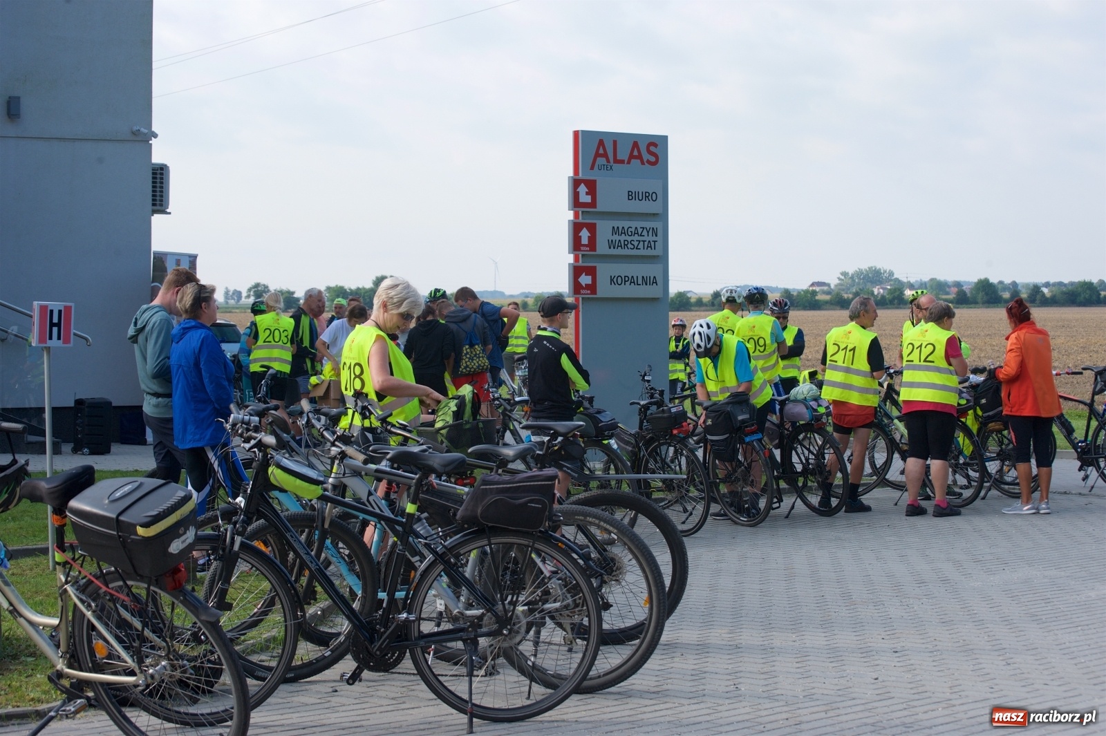 Zdjęcie w galerii na portalu naszraciborz.pl: Blisko stu rowerzystów na trasie rajdu po gm. Krzyżanowice wiadomości z regionu