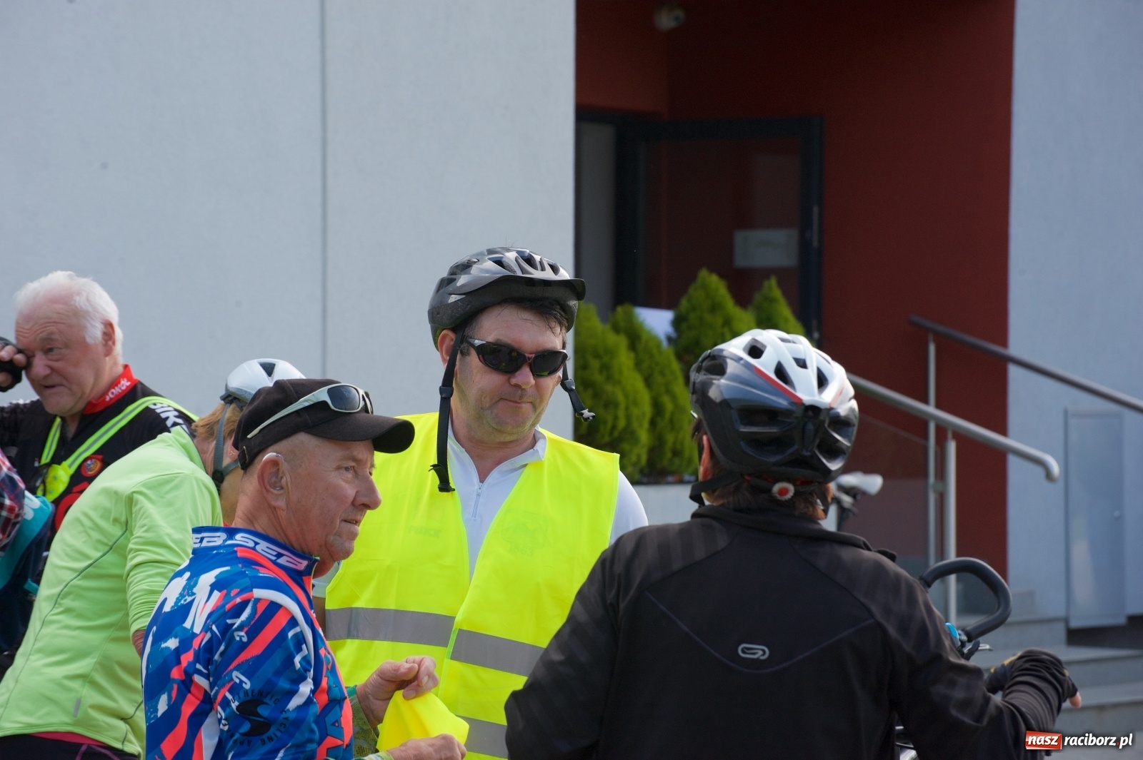 Zdjęcie w galerii na portalu naszraciborz.pl: Blisko stu rowerzystów na trasie rajdu po gm. Krzyżanowice wiadomości z regionu