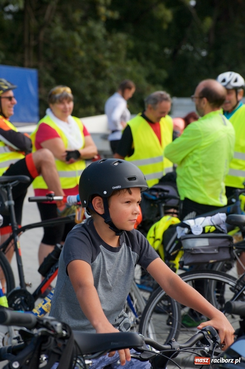 Zdjęcie w galerii na portalu naszraciborz.pl: Blisko stu rowerzystów na trasie rajdu po gm. Krzyżanowice wiadomości z regionu