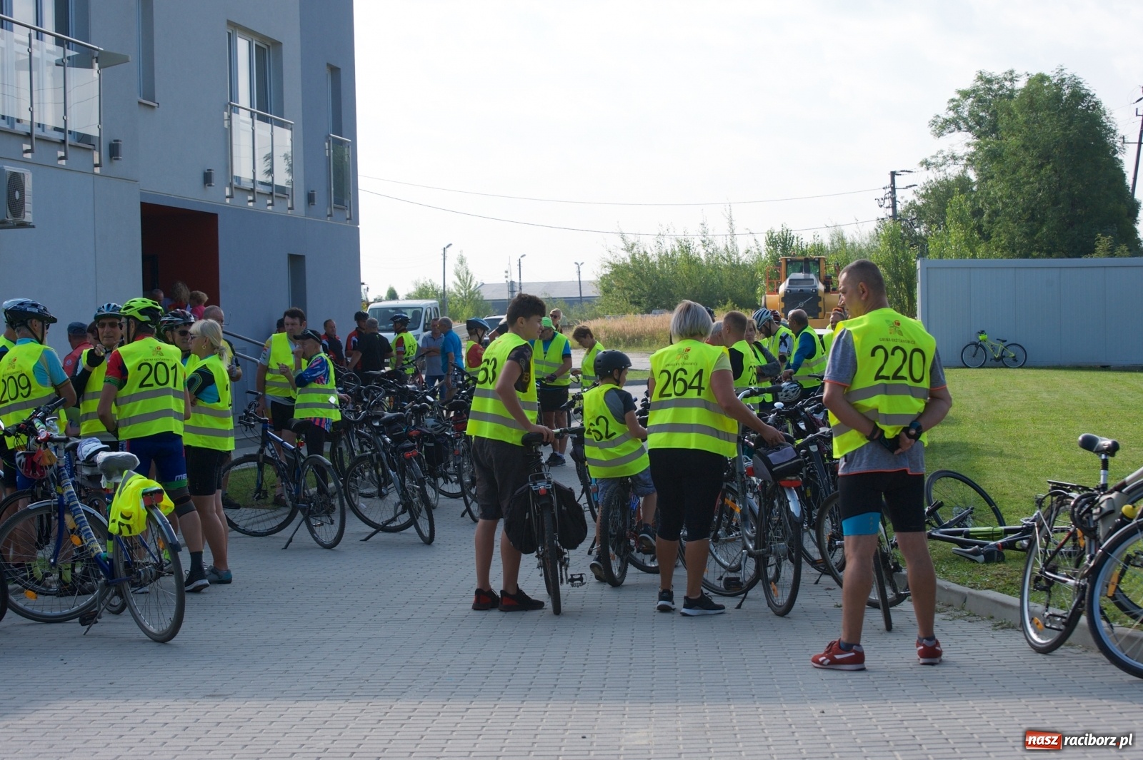 Zdjęcie w galerii na portalu naszraciborz.pl: Blisko stu rowerzystów na trasie rajdu po gm. Krzyżanowice wiadomości z regionu