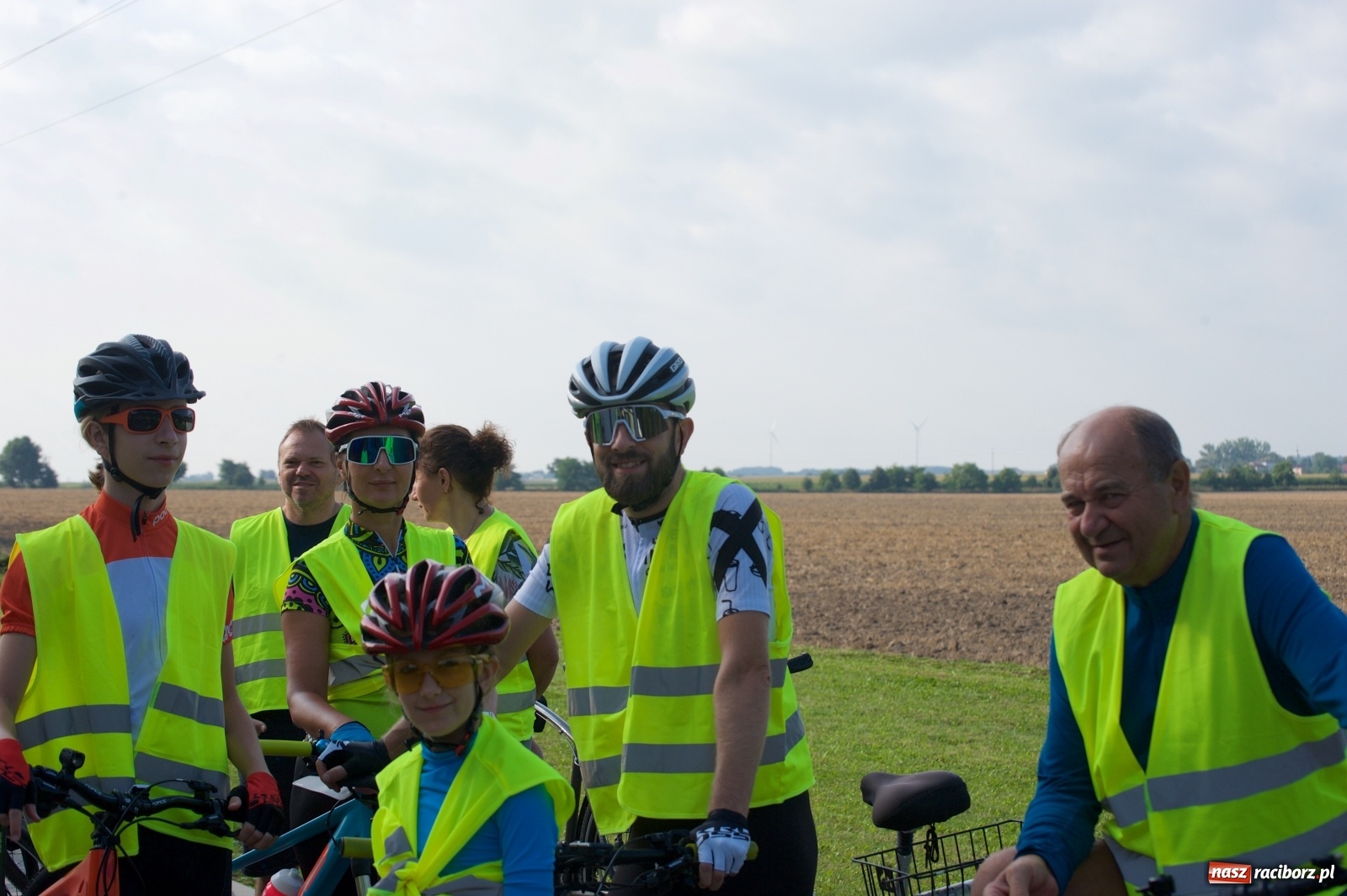 Zdjęcie w galerii na portalu naszraciborz.pl: Blisko stu rowerzystów na trasie rajdu po gm. Krzyżanowice wiadomości z regionu