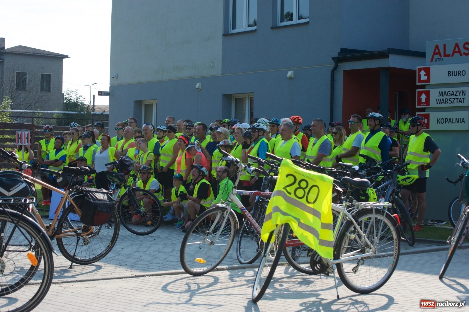 Zdjęcie w galerii na portalu naszraciborz.pl: Blisko stu rowerzystów na trasie rajdu po gm. Krzyżanowice wiadomości z regionu