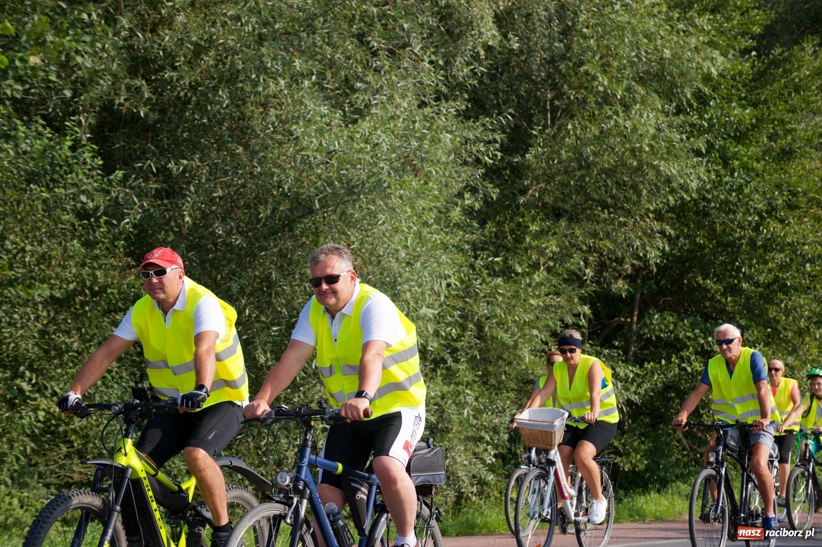 Zdjęcie w galerii na portalu naszraciborz.pl: Blisko stu rowerzystów na trasie rajdu po gm. Krzyżanowice wiadomości z regionu