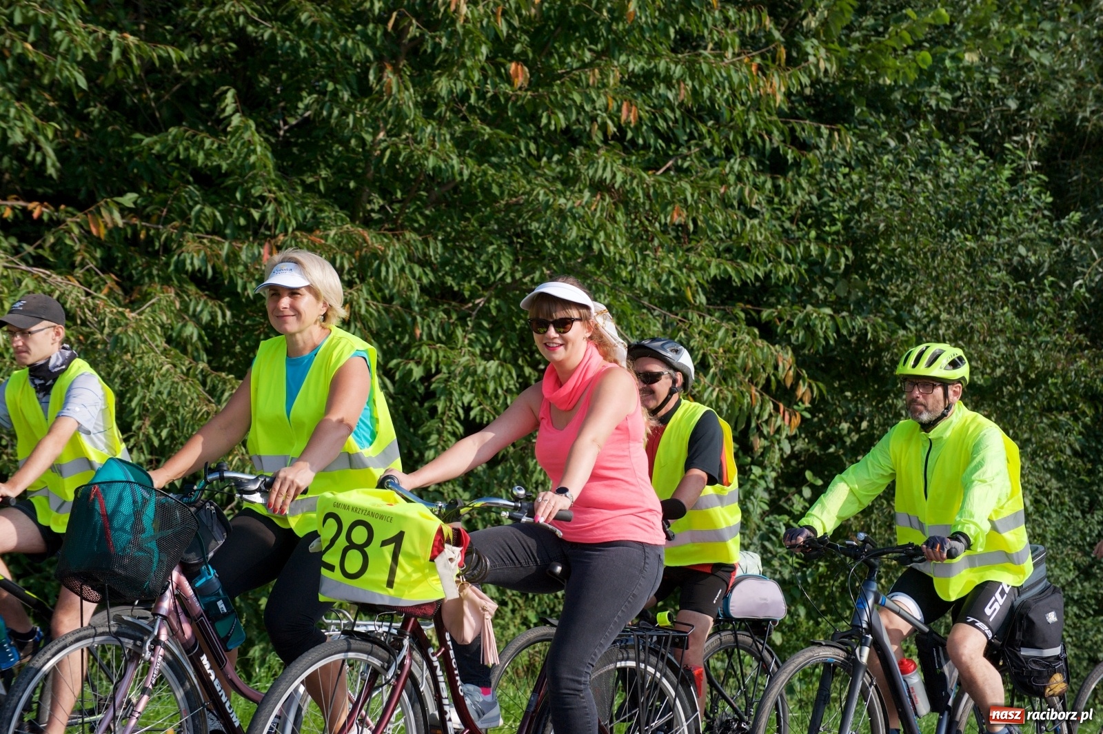 Zdjęcie w galerii na portalu naszraciborz.pl: Blisko stu rowerzystów na trasie rajdu po gm. Krzyżanowice wiadomości z regionu