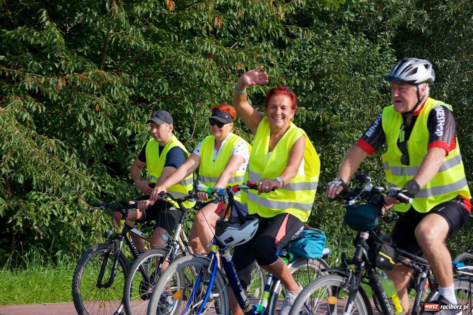 Zdjęcie w galerii na portalu naszraciborz.pl: Blisko stu rowerzystów na trasie rajdu po gm. Krzyżanowice wiadomości z regionu
