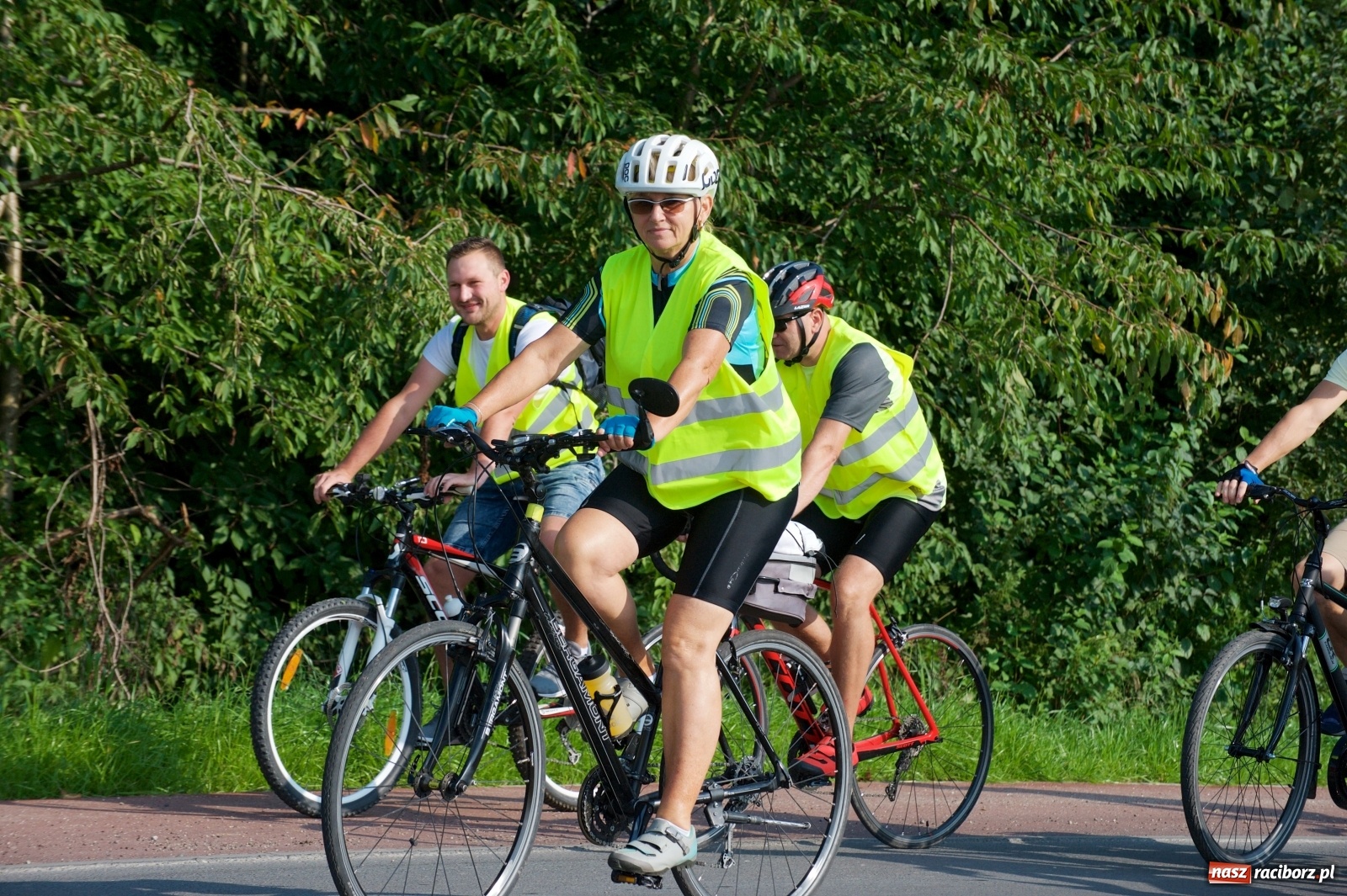 Zdjęcie w galerii na portalu naszraciborz.pl: Blisko stu rowerzystów na trasie rajdu po gm. Krzyżanowice wiadomości z regionu
