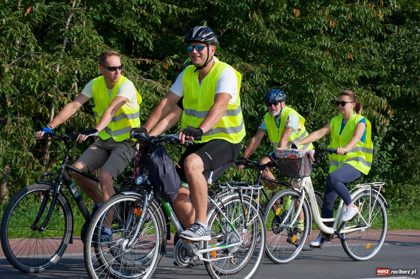Zdjęcie w galerii na portalu naszraciborz.pl: Blisko stu rowerzystów na trasie rajdu po gm. Krzyżanowice wiadomości z regionu