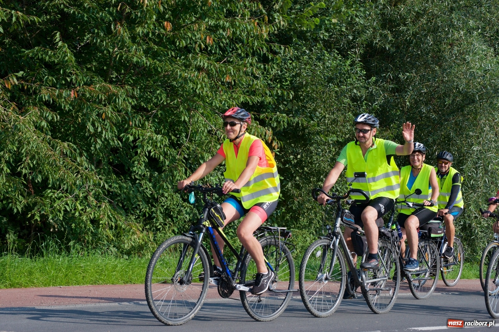 Zdjęcie w galerii na portalu naszraciborz.pl: Blisko stu rowerzystów na trasie rajdu po gm. Krzyżanowice wiadomości z regionu