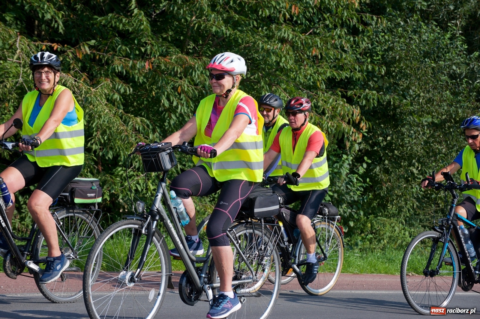 Zdjęcie w galerii na portalu naszraciborz.pl: Blisko stu rowerzystów na trasie rajdu po gm. Krzyżanowice wiadomości z regionu