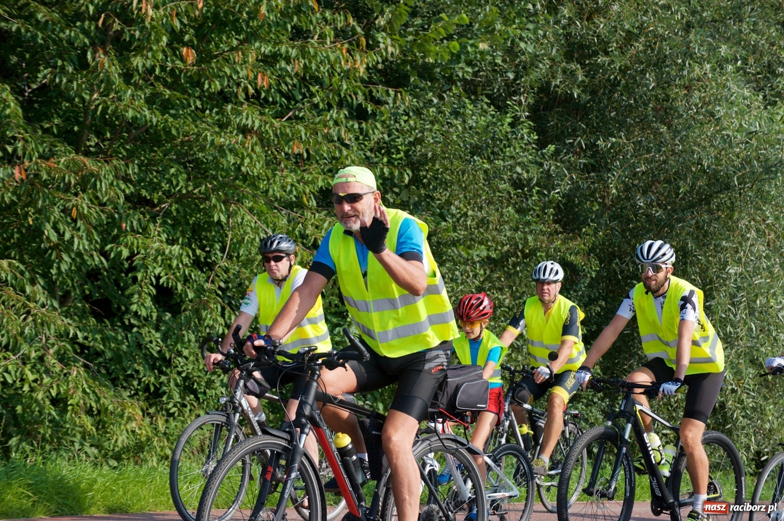 Zdjęcie w galerii na portalu naszraciborz.pl: Blisko stu rowerzystów na trasie rajdu po gm. Krzyżanowice wiadomości z regionu