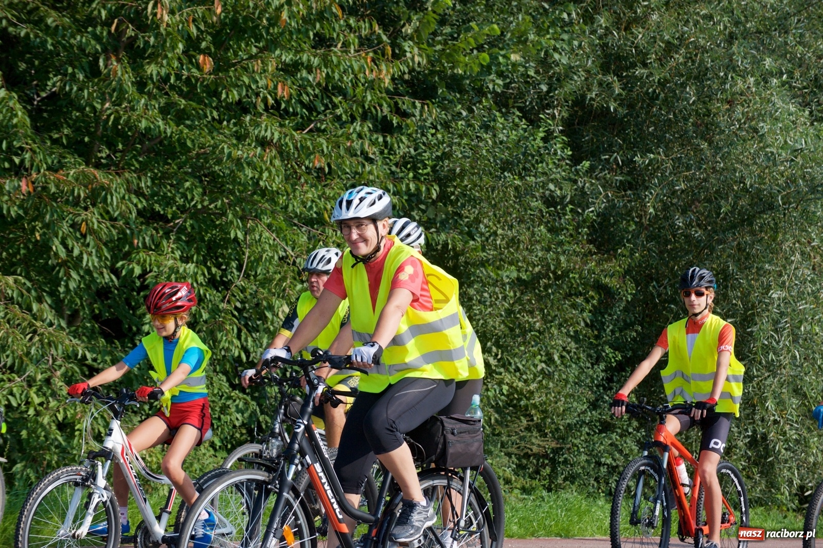 Zdjęcie w galerii na portalu naszraciborz.pl: Blisko stu rowerzystów na trasie rajdu po gm. Krzyżanowice wiadomości z regionu