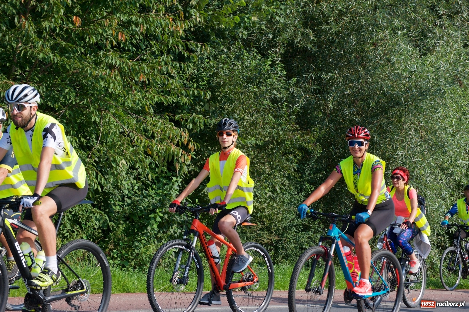 Zdjęcie w galerii na portalu naszraciborz.pl: Blisko stu rowerzystów na trasie rajdu po gm. Krzyżanowice wiadomości z regionu