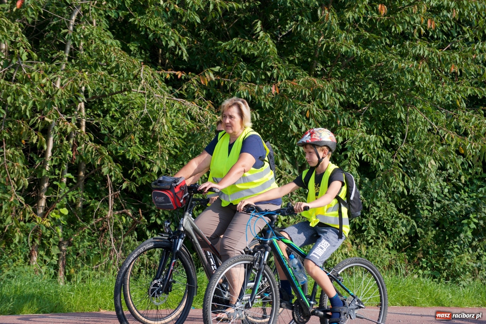Zdjęcie w galerii na portalu naszraciborz.pl: Blisko stu rowerzystów na trasie rajdu po gm. Krzyżanowice wiadomości z regionu