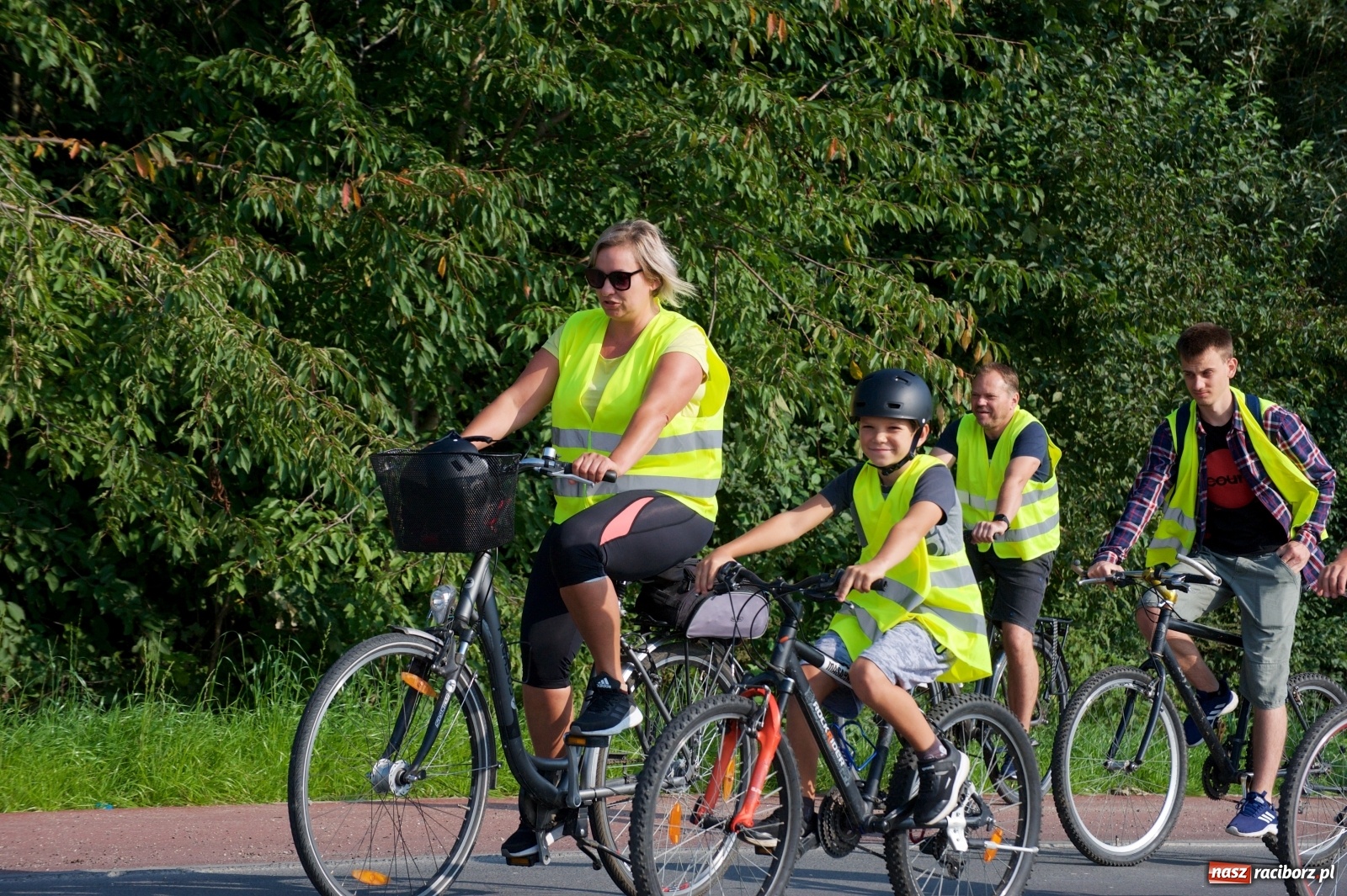 Zdjęcie w galerii na portalu naszraciborz.pl: Blisko stu rowerzystów na trasie rajdu po gm. Krzyżanowice wiadomości z regionu