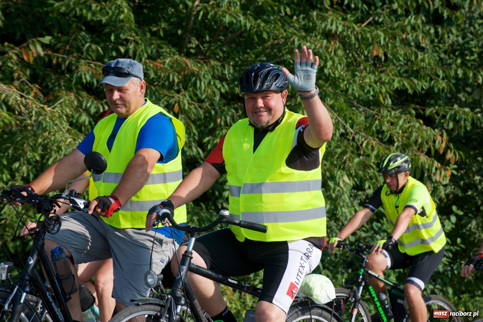 Zdjęcie w galerii na portalu naszraciborz.pl: Blisko stu rowerzystów na trasie rajdu po gm. Krzyżanowice wiadomości z regionu