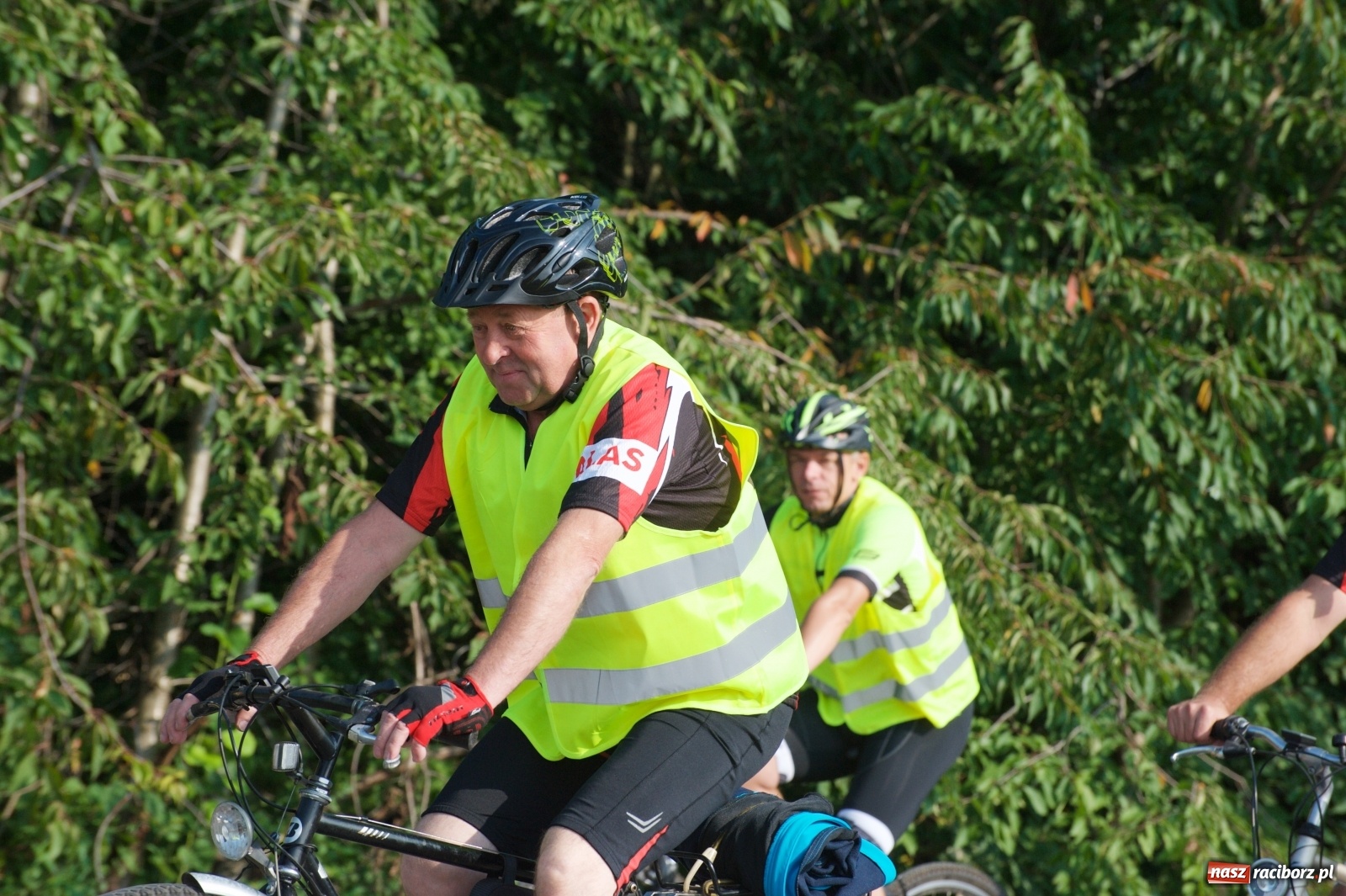 Zdjęcie w galerii na portalu naszraciborz.pl: Blisko stu rowerzystów na trasie rajdu po gm. Krzyżanowice wiadomości z regionu