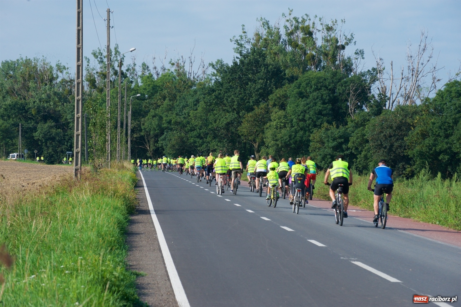 Zdjęcie w galerii na portalu naszraciborz.pl: Blisko stu rowerzystów na trasie rajdu po gm. Krzyżanowice wiadomości z regionu
