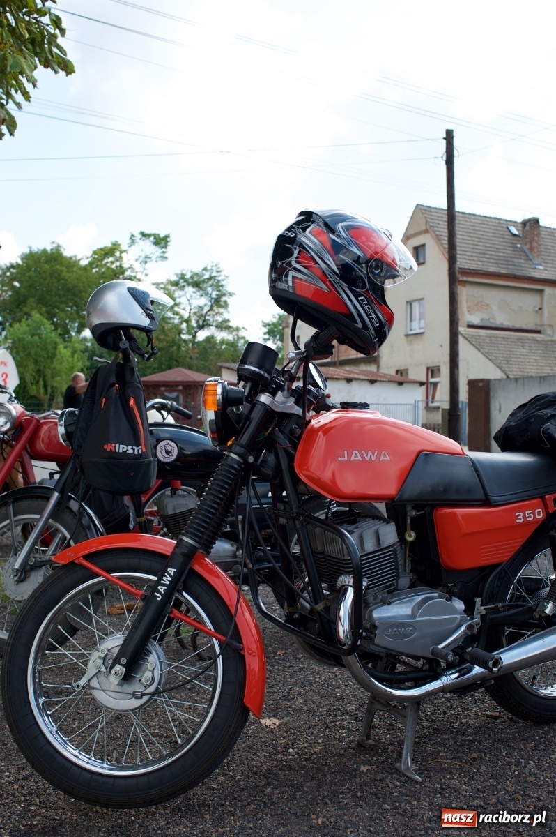 Zdjęcie w galerii na portalu naszraciborz.pl: W Zabełkowie i Tworkowie pokaz historii motoryzacji [FOTO i WIDEO] wiadomości z regionu