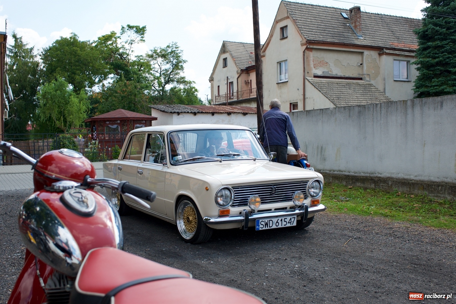 Zdjęcie w galerii na portalu naszraciborz.pl: W Zabełkowie i Tworkowie pokaz historii motoryzacji [FOTO i WIDEO] wiadomości z regionu
