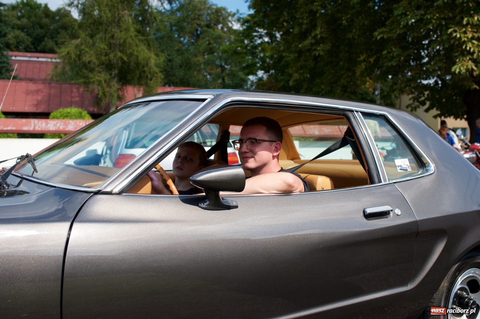 Zdjęcie w galerii na portalu naszraciborz.pl: W Zabełkowie i Tworkowie pokaz historii motoryzacji [FOTO i WIDEO] wiadomości z regionu