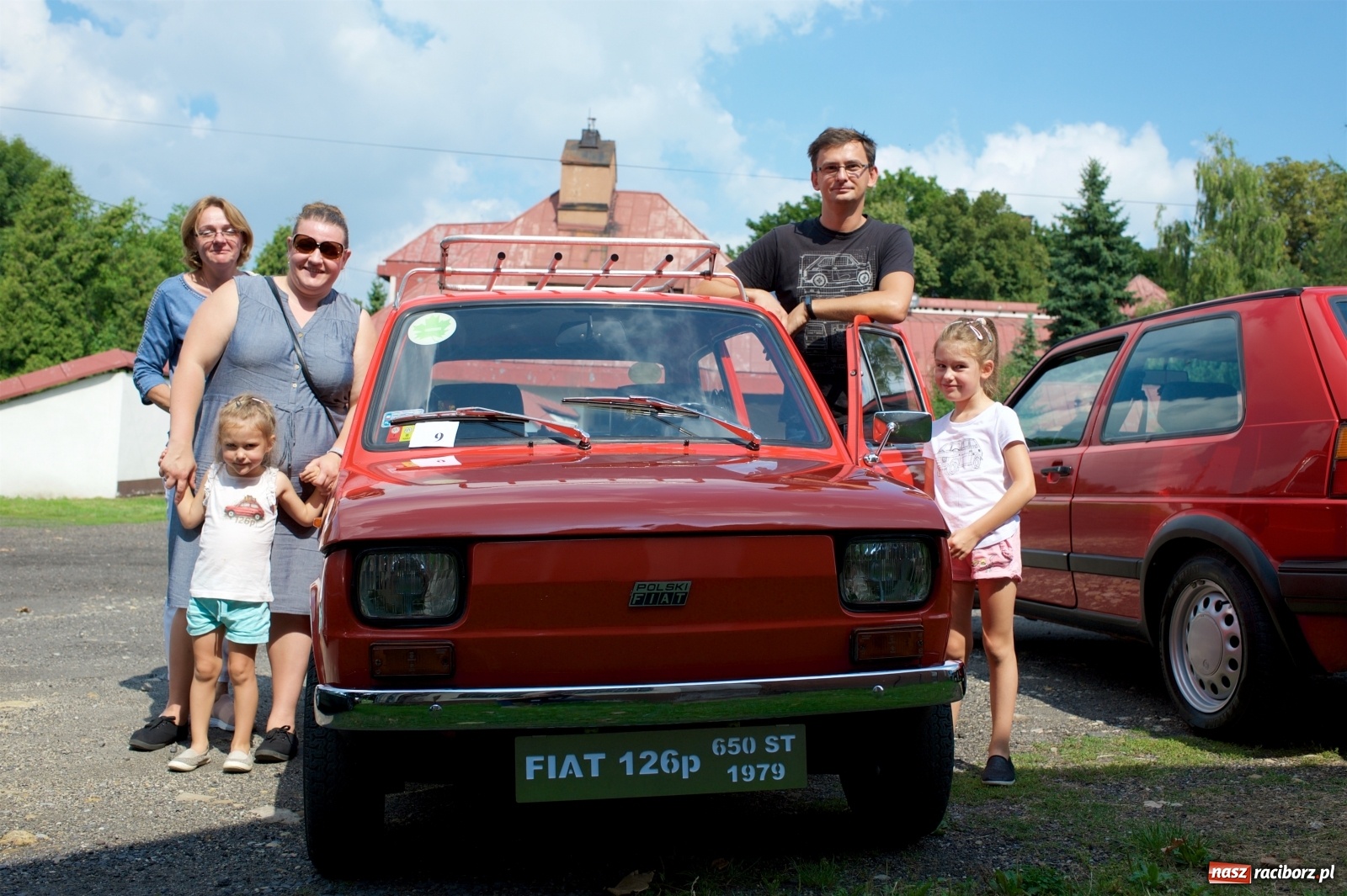 Zdjęcie w galerii na portalu naszraciborz.pl: W Zabełkowie i Tworkowie pokaz historii motoryzacji [FOTO i WIDEO] wiadomości z regionu