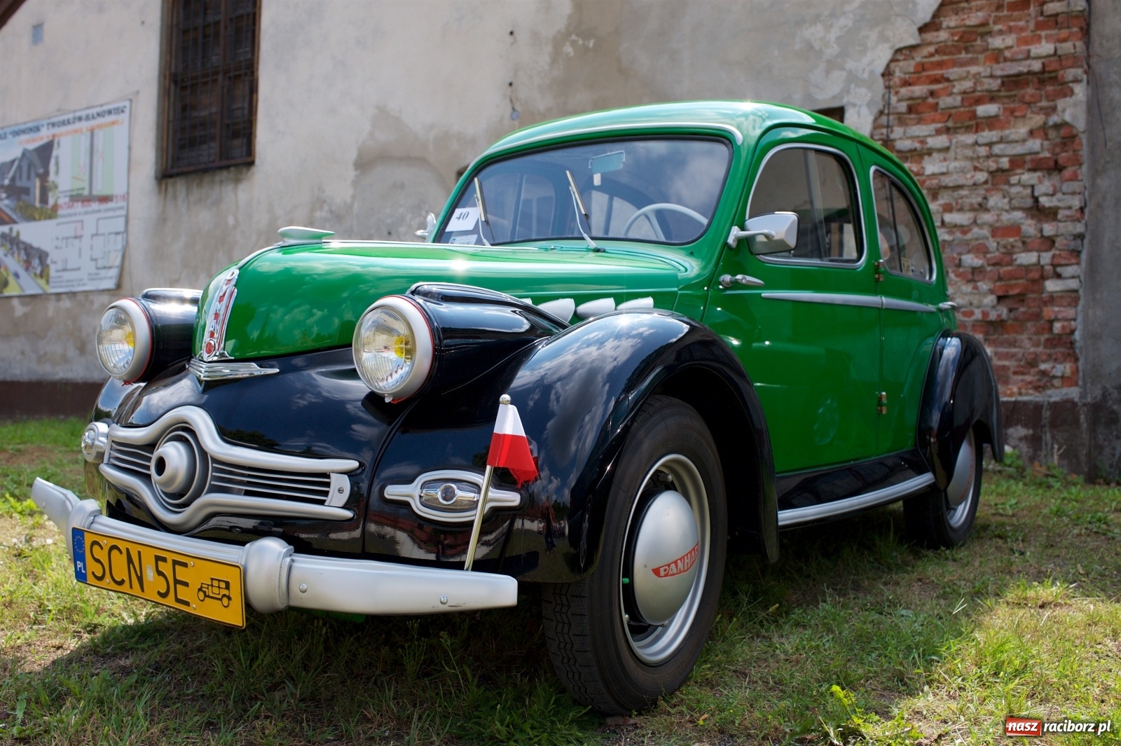 Zdjęcie w galerii na portalu naszraciborz.pl: W Zabełkowie i Tworkowie pokaz historii motoryzacji [FOTO i WIDEO] wiadomości z regionu