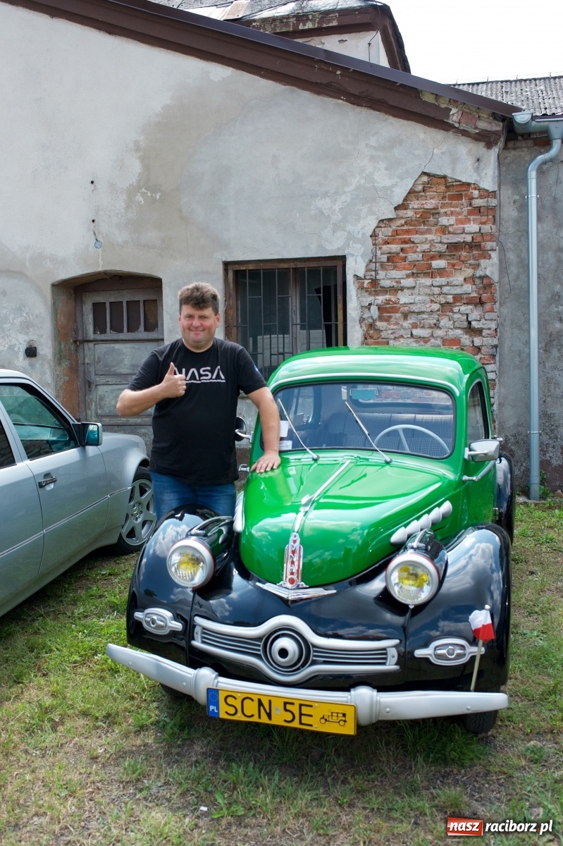 Zdjęcie w galerii na portalu naszraciborz.pl: W Zabełkowie i Tworkowie pokaz historii motoryzacji [FOTO i WIDEO] wiadomości z regionu