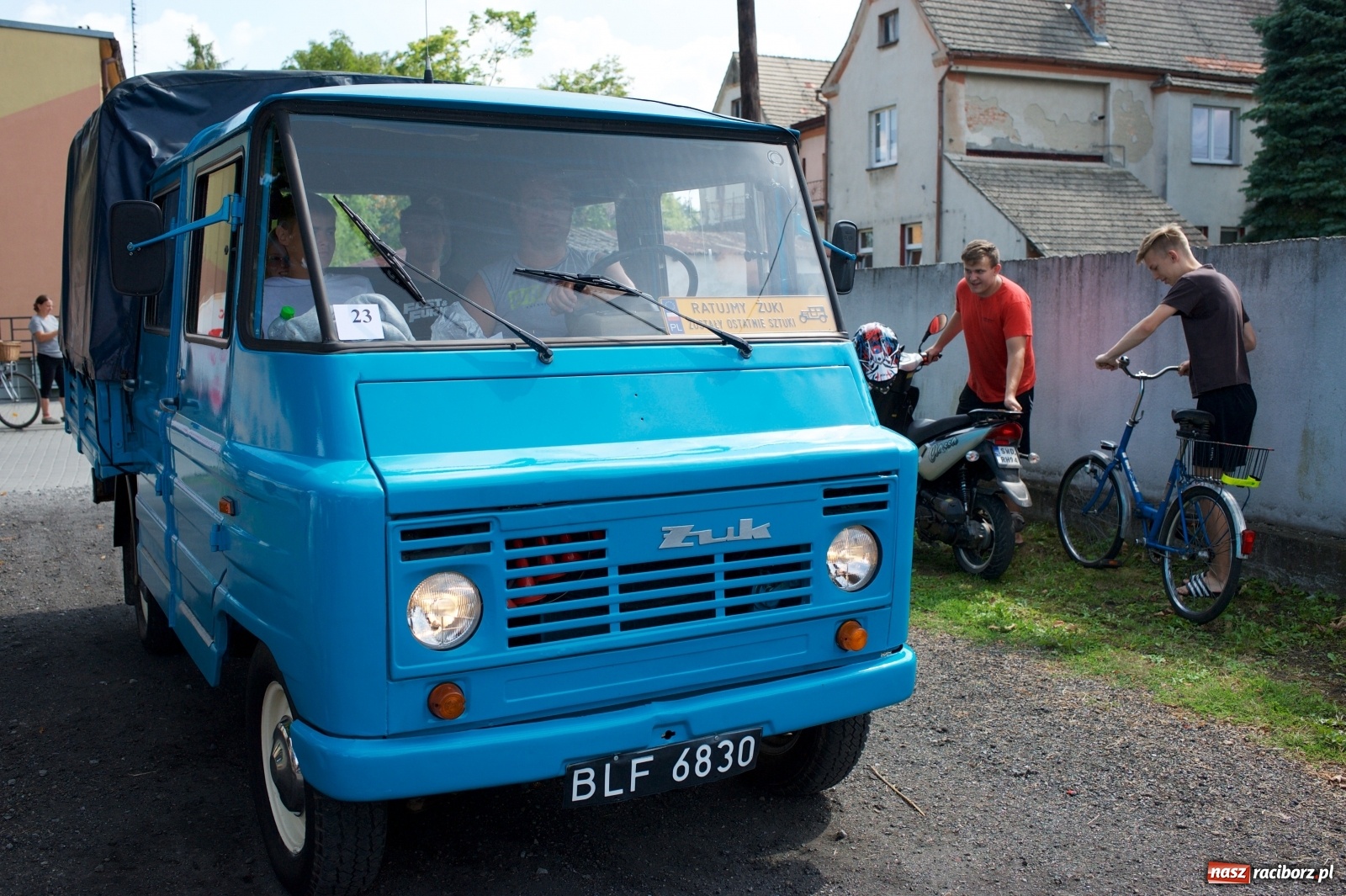 Zdjęcie w galerii na portalu naszraciborz.pl: W Zabełkowie i Tworkowie pokaz historii motoryzacji [FOTO i WIDEO] wiadomości z regionu