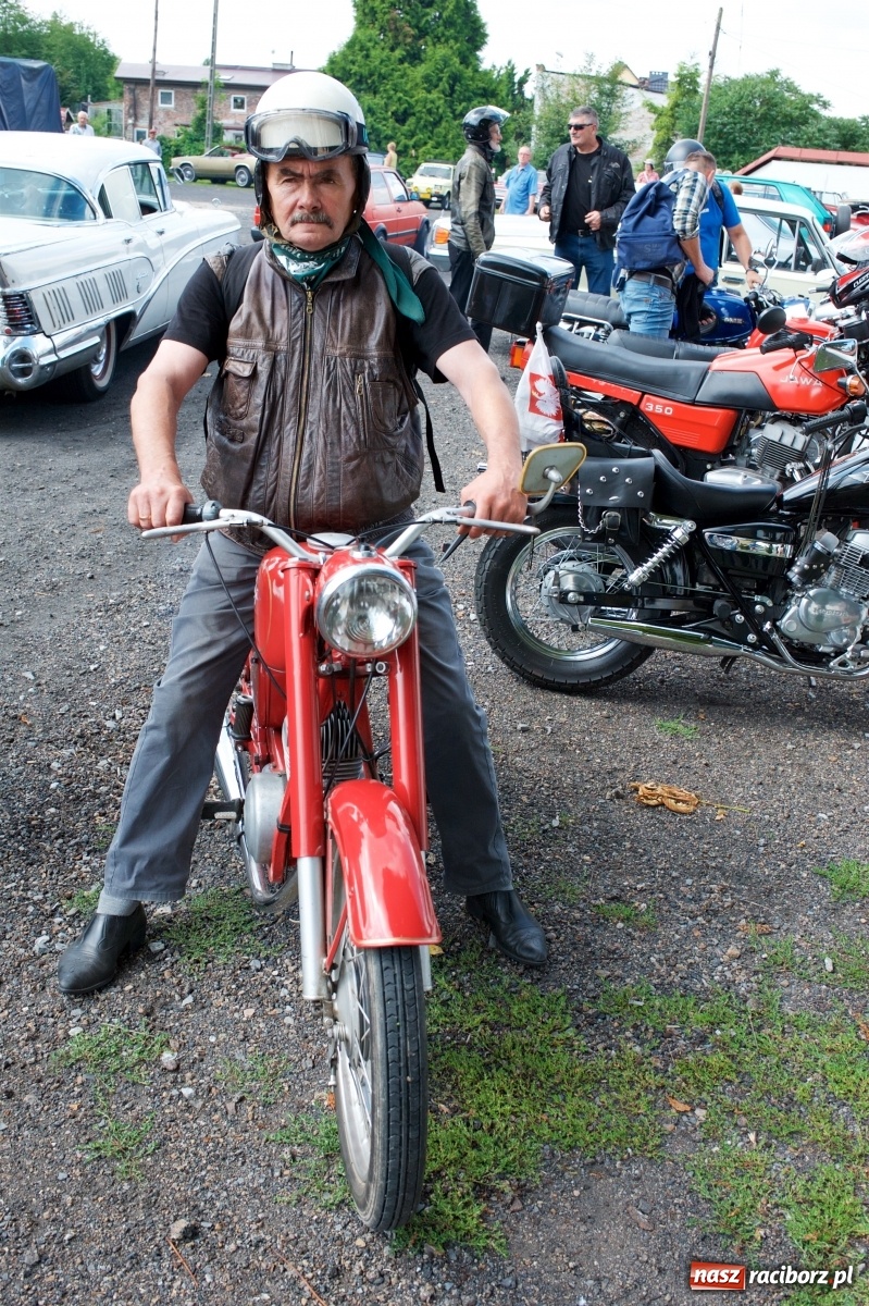 Zdjęcie w galerii na portalu naszraciborz.pl: W Zabełkowie i Tworkowie pokaz historii motoryzacji [FOTO i WIDEO] wiadomości z regionu