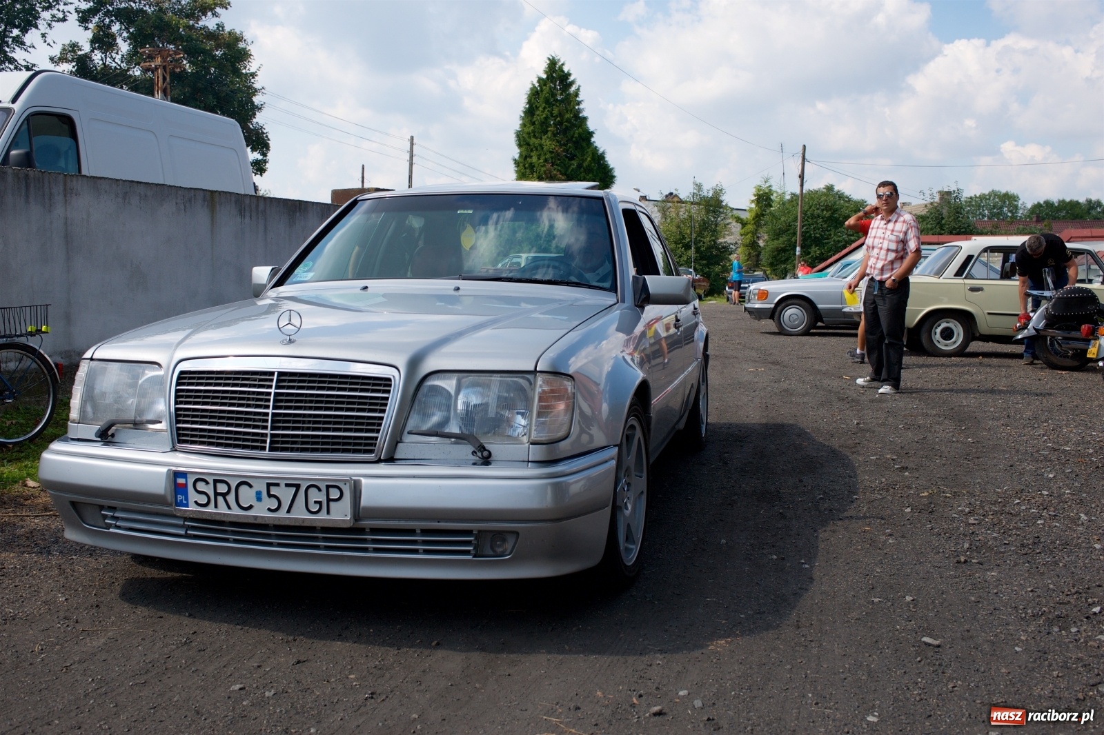 Zdjęcie w galerii na portalu naszraciborz.pl: W Zabełkowie i Tworkowie pokaz historii motoryzacji [FOTO i WIDEO] wiadomości z regionu
