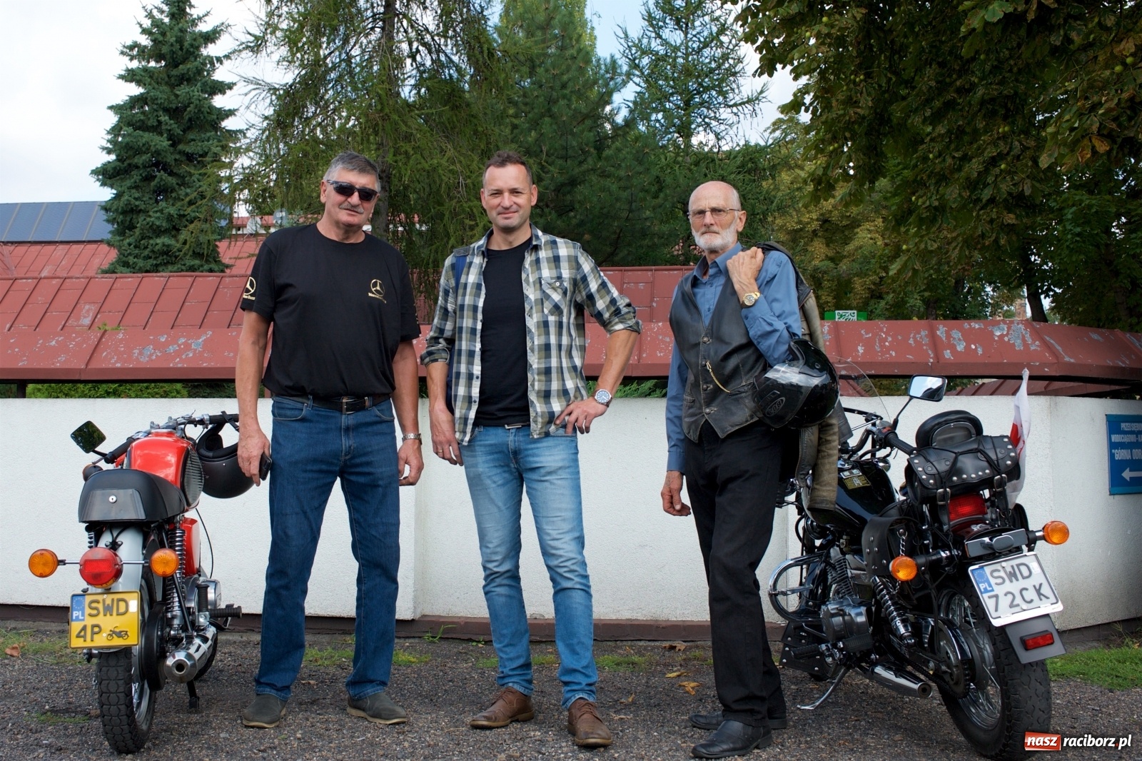 Zdjęcie w galerii na portalu naszraciborz.pl: W Zabełkowie i Tworkowie pokaz historii motoryzacji [FOTO i WIDEO] wiadomości z regionu