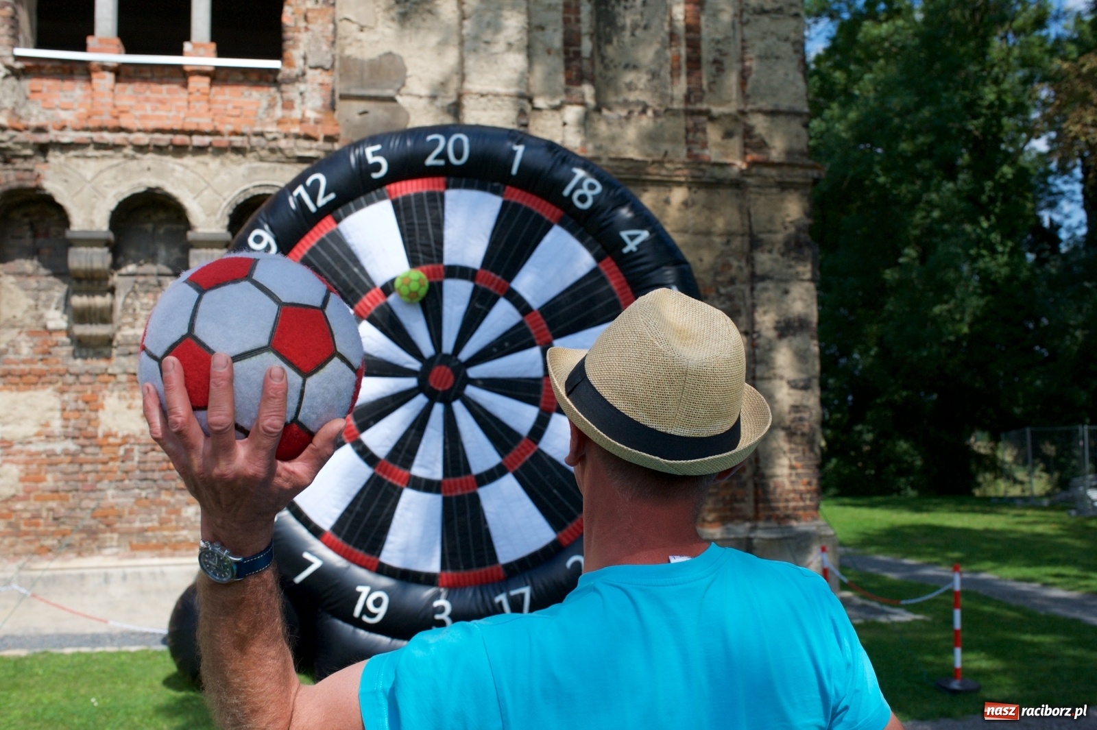 Zdjęcie w galerii na portalu naszraciborz.pl: W Zabełkowie i Tworkowie pokaz historii motoryzacji [FOTO i WIDEO] wiadomości z regionu