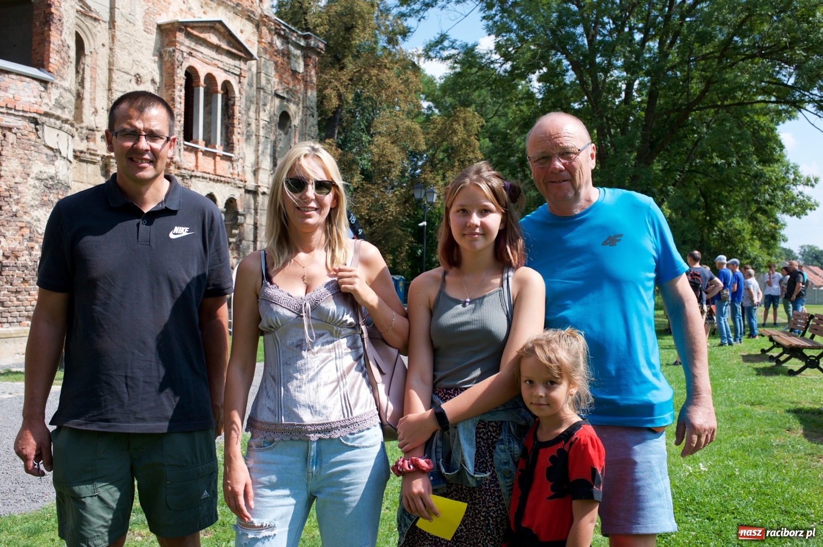 Zdjęcie w galerii na portalu naszraciborz.pl: W Zabełkowie i Tworkowie pokaz historii motoryzacji [FOTO i WIDEO] wiadomości z regionu