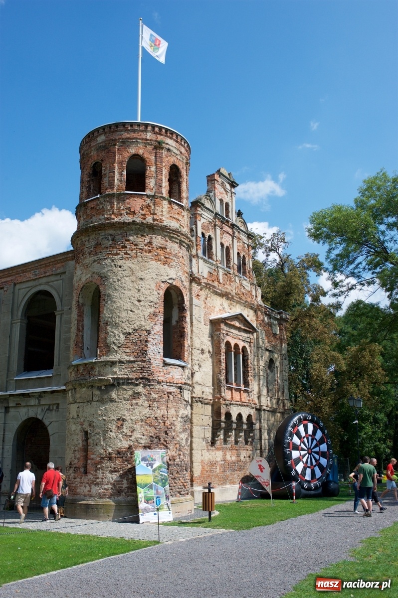 Zdjęcie w galerii na portalu naszraciborz.pl: W Zabełkowie i Tworkowie pokaz historii motoryzacji [FOTO i WIDEO] wiadomości z regionu