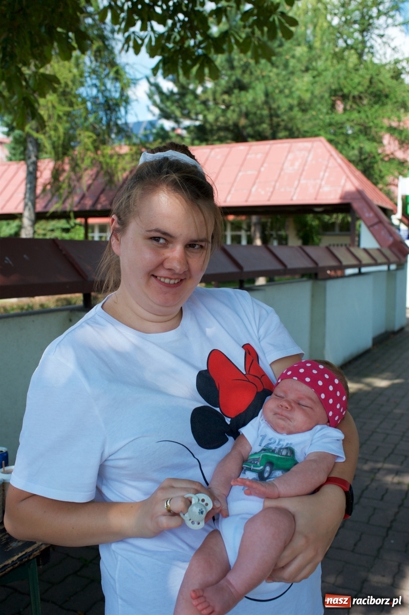 Zdjęcie w galerii na portalu naszraciborz.pl: W Zabełkowie i Tworkowie pokaz historii motoryzacji [FOTO i WIDEO] wiadomości z regionu