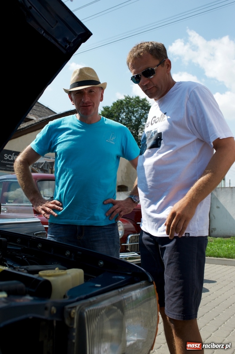 Zdjęcie w galerii na portalu naszraciborz.pl: W Zabełkowie i Tworkowie pokaz historii motoryzacji [FOTO i WIDEO] wiadomości z regionu