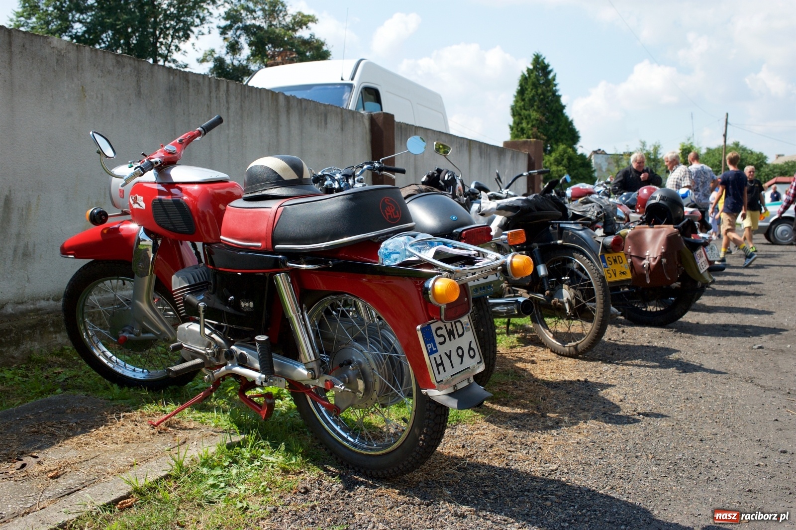 Zdjęcie w galerii na portalu naszraciborz.pl: W Zabełkowie i Tworkowie pokaz historii motoryzacji [FOTO i WIDEO] wiadomości z regionu