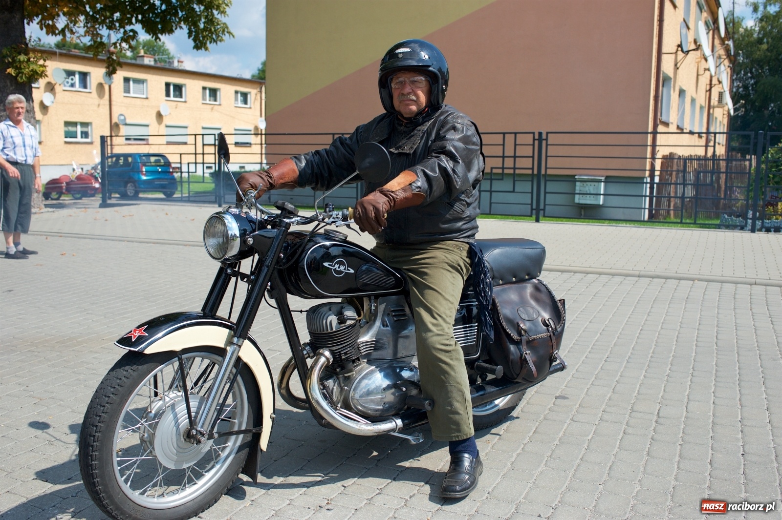 Zdjęcie w galerii na portalu naszraciborz.pl: W Zabełkowie i Tworkowie pokaz historii motoryzacji [FOTO i WIDEO] wiadomości z regionu