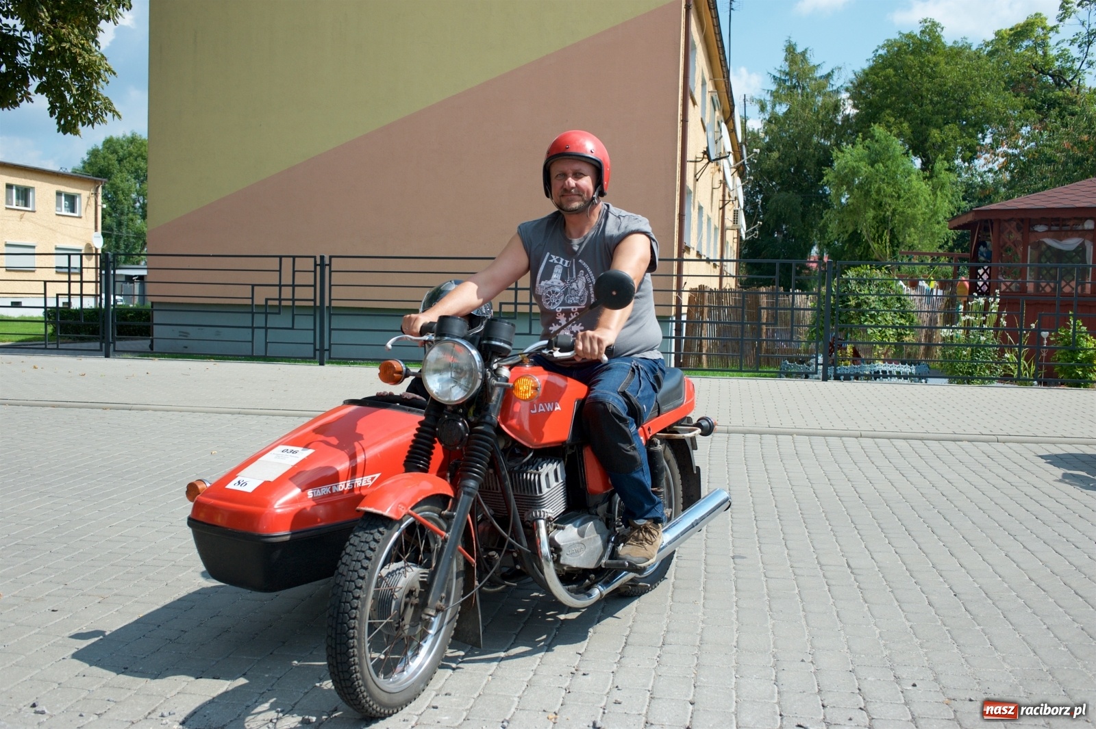 Zdjęcie w galerii na portalu naszraciborz.pl: W Zabełkowie i Tworkowie pokaz historii motoryzacji [FOTO i WIDEO] wiadomości z regionu